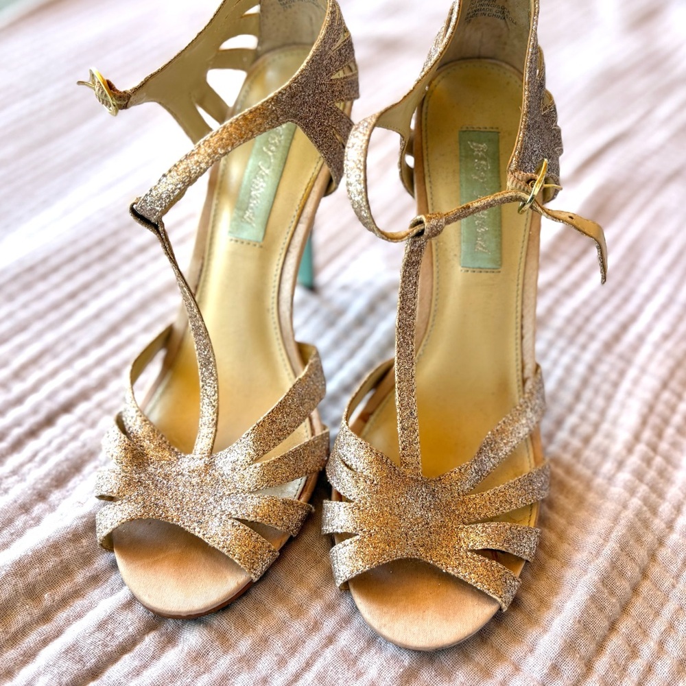 Betsy Johnson Gold Glitter Women's Sandals